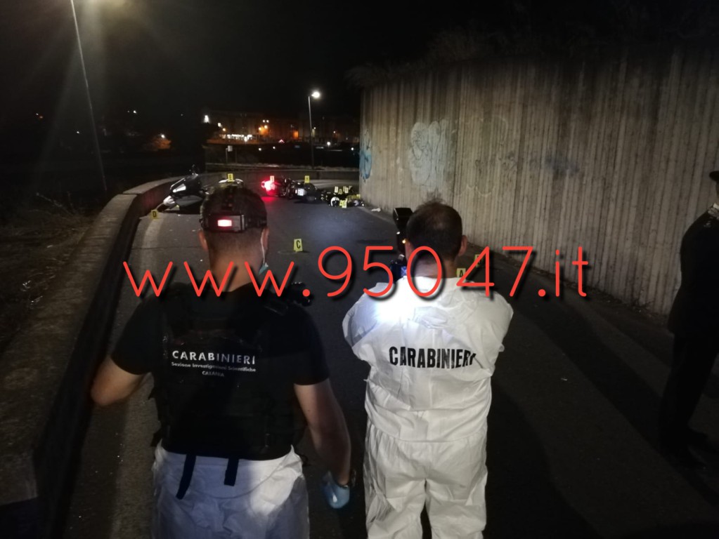SPARATORIA A CATANIA, 2 MORTI E 4 FERITI,  INDAGINI  SU SCONTRO PER MERCATO DROGA