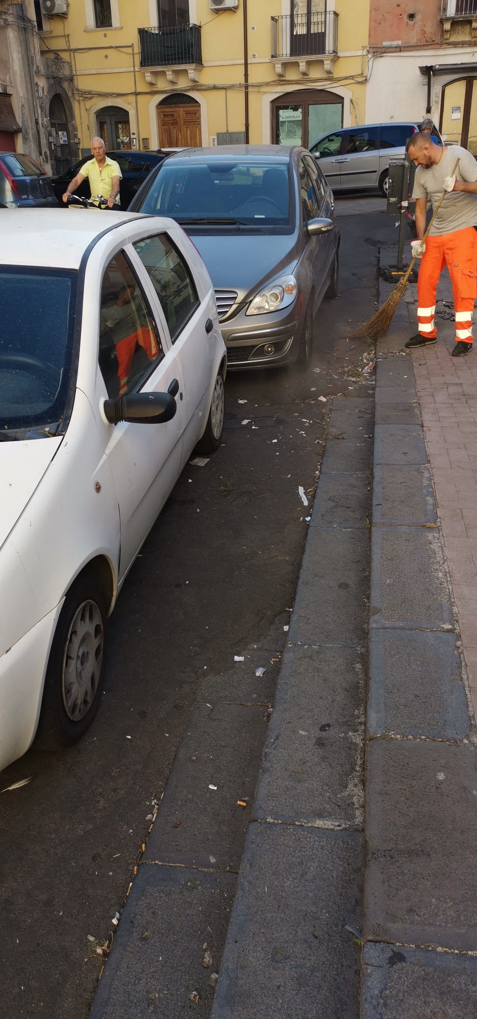 PATERNO’. PULIZIA STRADE, DIVIETI IGNORATI: VENTI MULTE E CINQUE RIMOZIONI