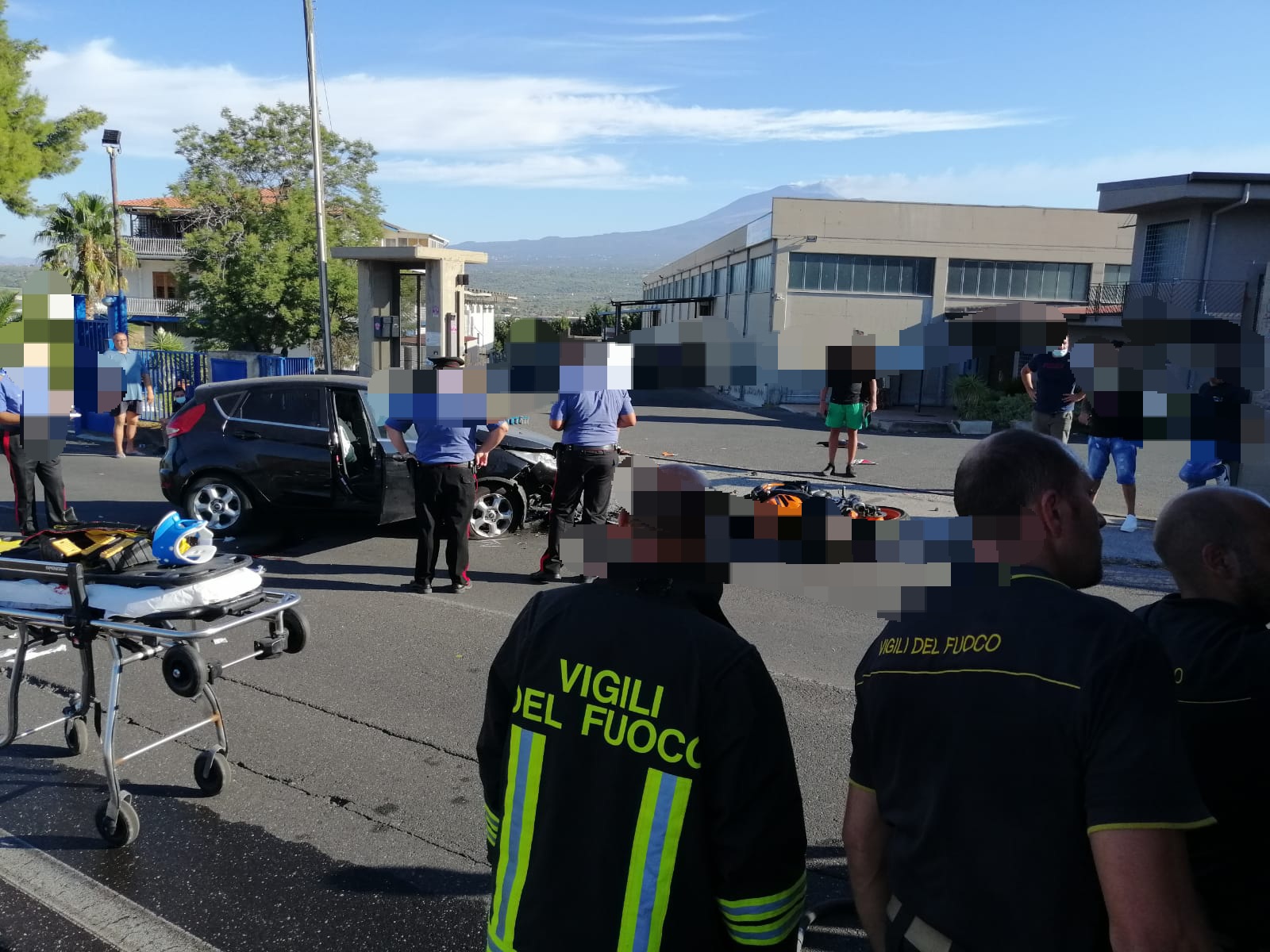 GRAVE INCIDENTE QUESTA MATTINA A VALCORRENTE TRA UNA MOTO E UN'AUTO: CENTAURO IN PROGNOSI RISERVATA