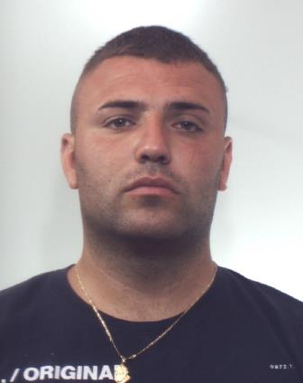 BELPASSO, CARABINIERI TROVANO CAPANNONE CON AUTO RUBATA: 4 ARRESTI