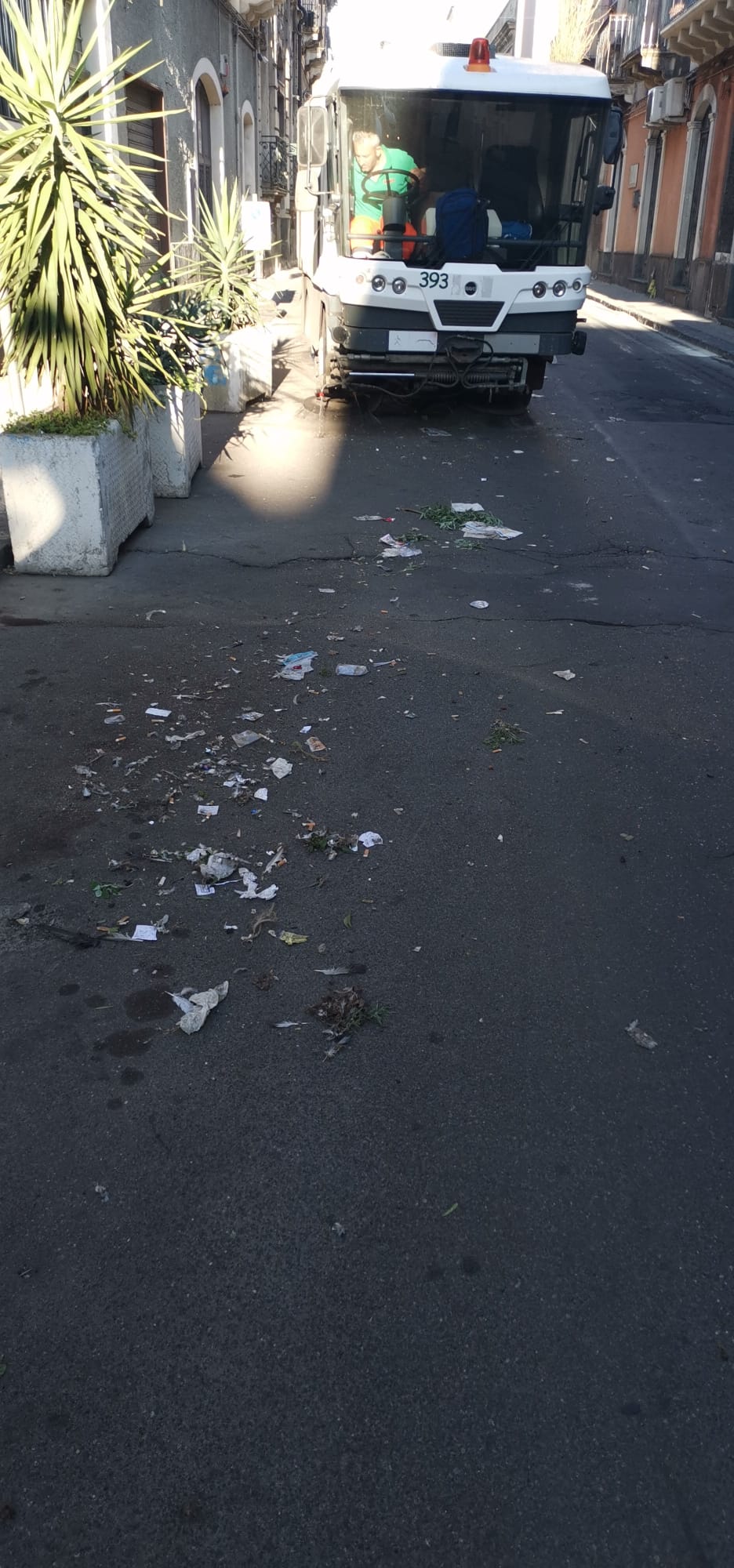 PATERNO’. PULIZIA STRADE, DIVIETI IGNORATI: VENTI MULTE E CINQUE RIMOZIONI