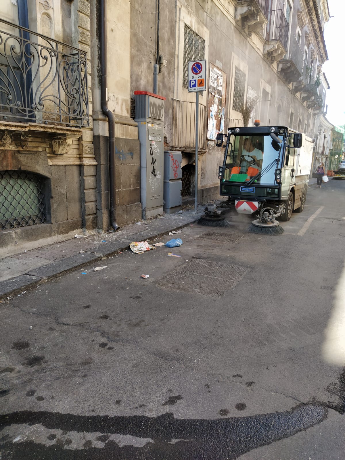 PATERNO’. PULIZIA STRADE, DIVIETI IGNORATI: VENTI MULTE E CINQUE RIMOZIONI