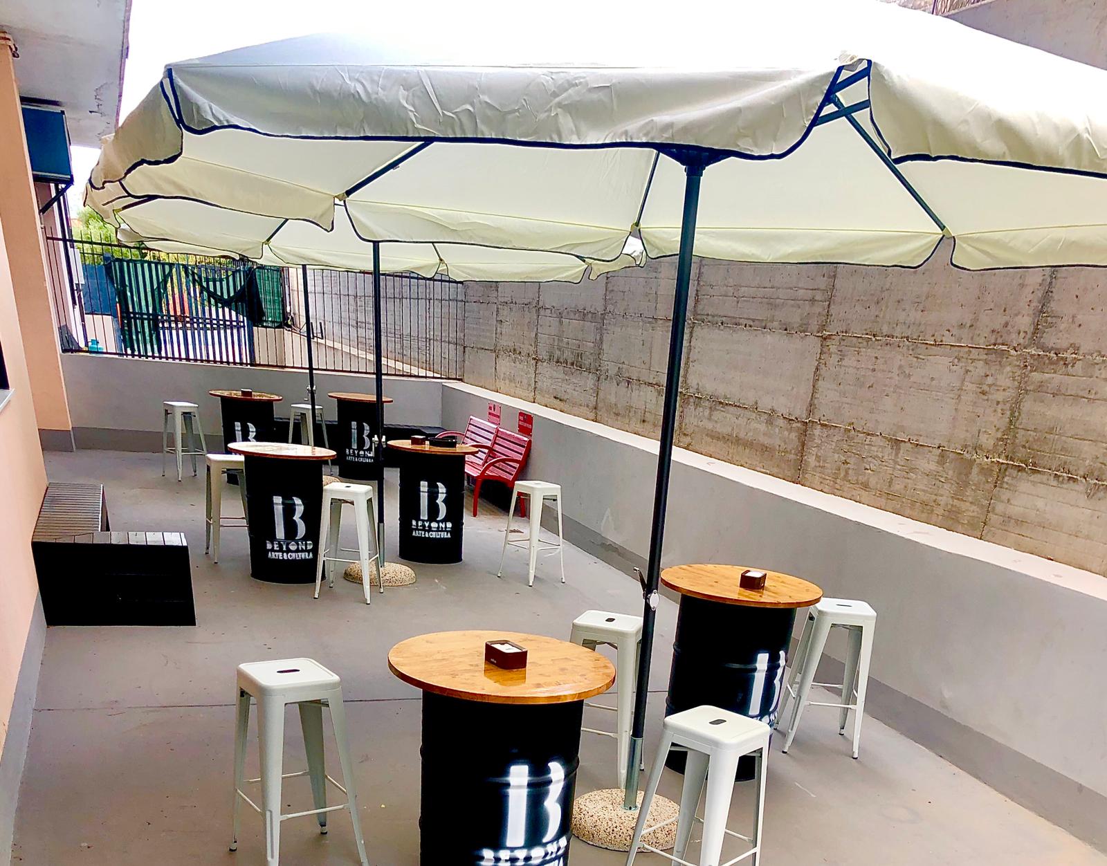 BEYOND LOCATION DEI VIP, ALVIERO MARTINI E LICIA NUNEZ.