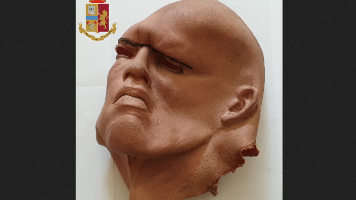 TORINO: 62ENNE RAPINA BANCA MINACCIANDO I PRESENTI DI CONTAGIARLI COL COVID - 