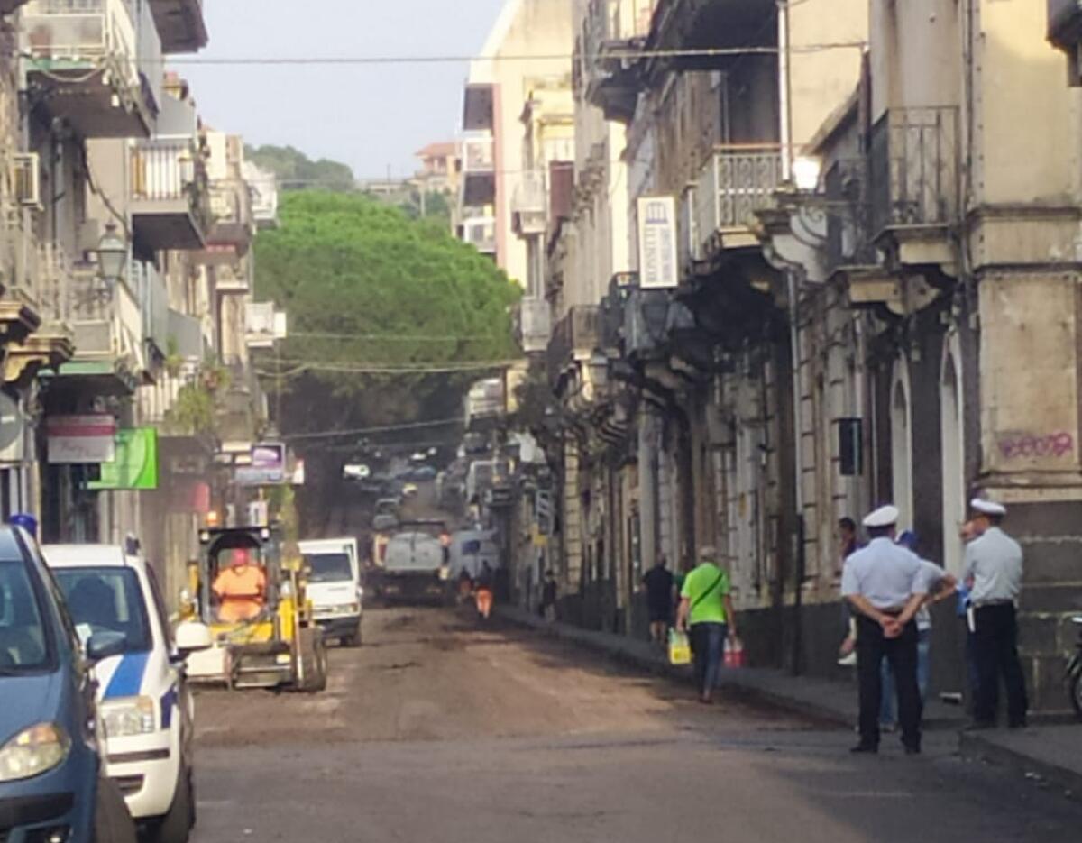 PATERNO': INIZIATI I LAVORI DI RIFACIMENTO DELLE STRADE INTERESSATE DAL PERCORSO DEL GIRO D’ITALIA - 