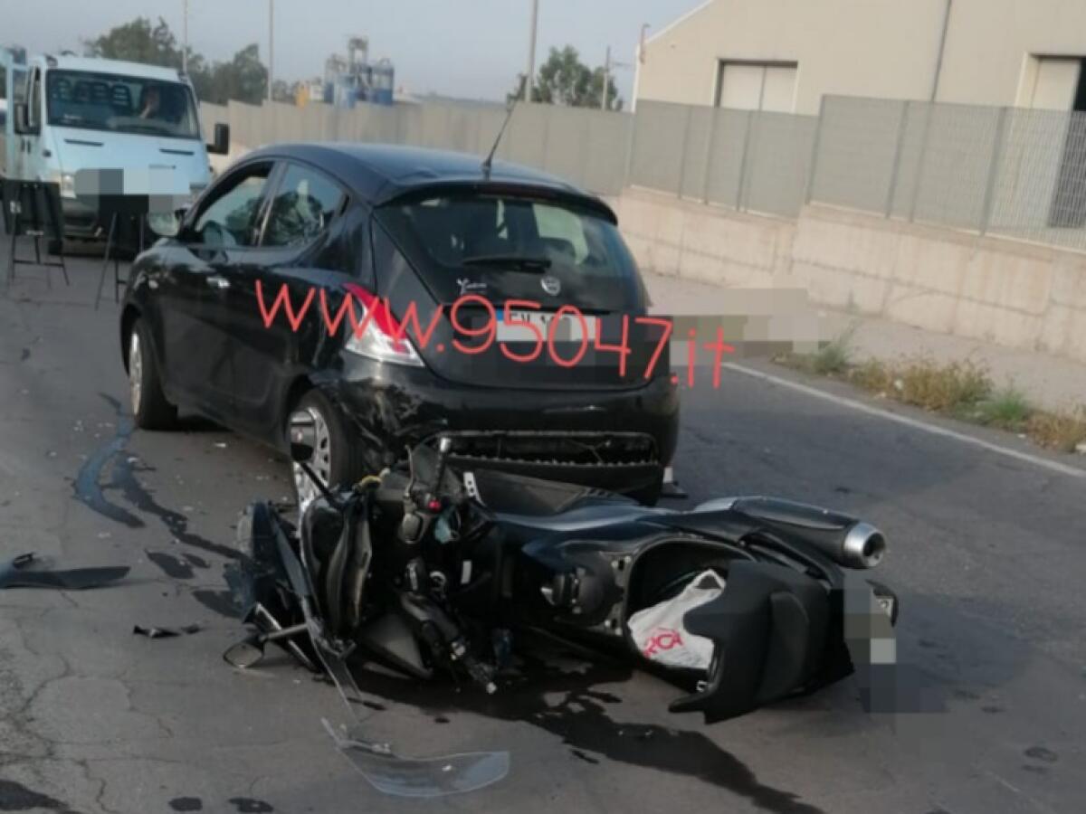 GRAVE INCIDENTE A BELPASSO , SCONTRO AUTO MOTO - 