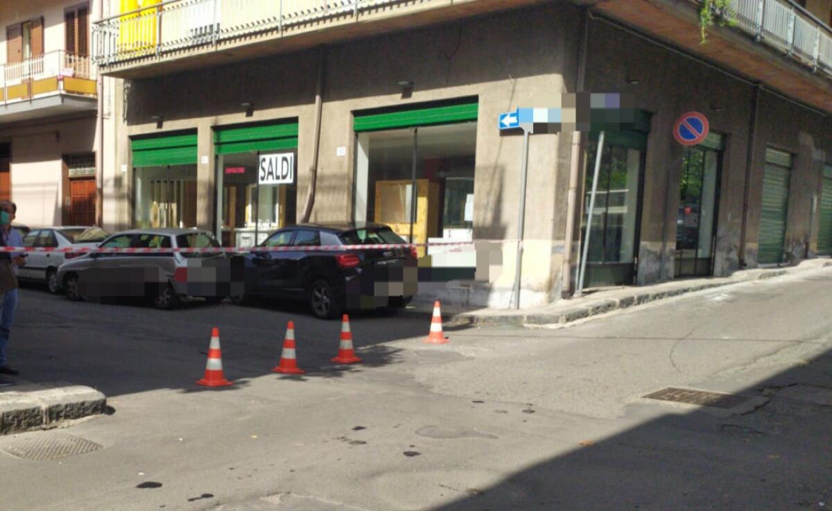 PATERNO': COLTO DA UN MALORE SI SCHIANTA CON L'AUTO, MORTO 51ENNE - 