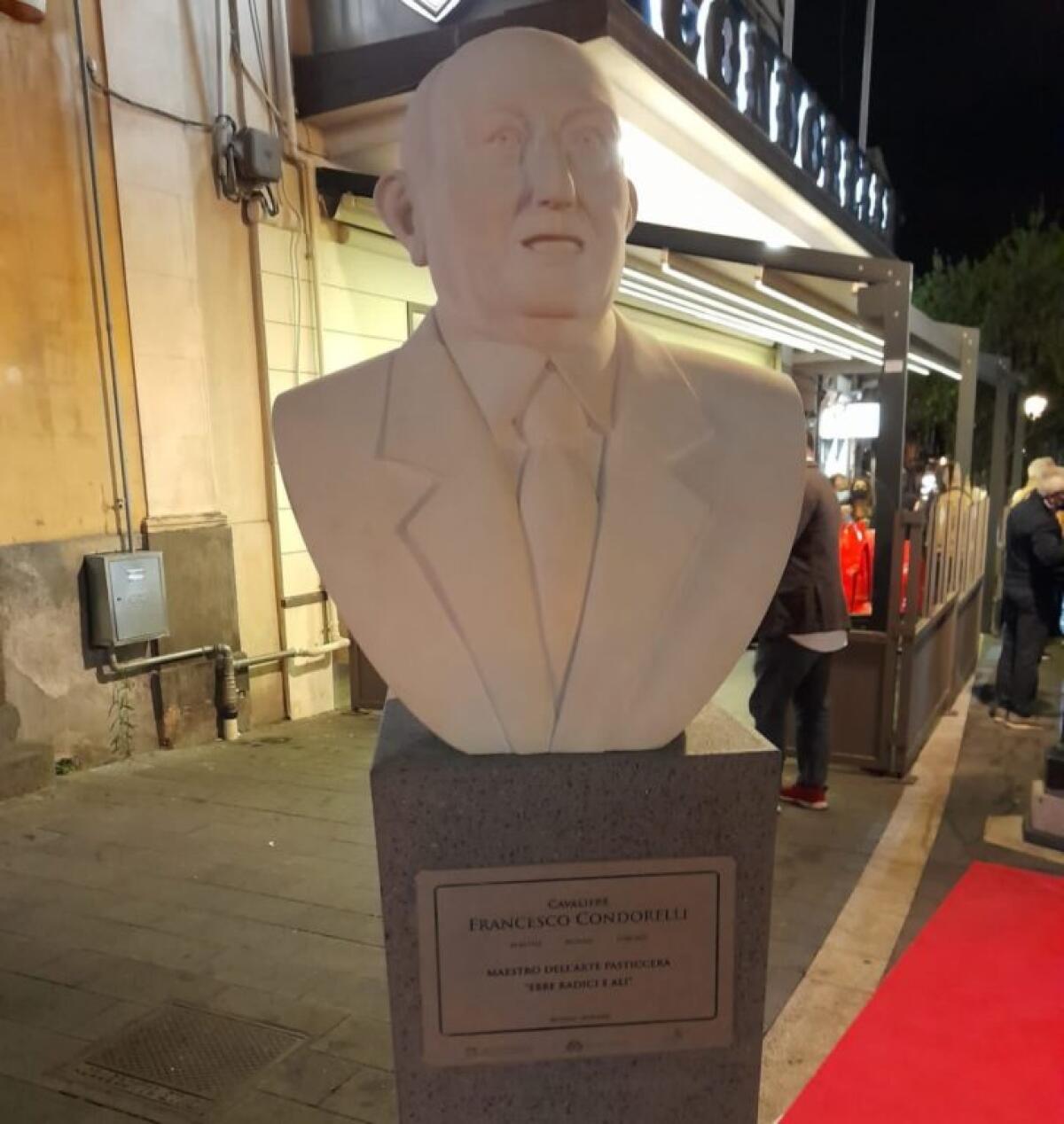 Belpasso, una statua per il Cavalier Francesco Condorelli - 