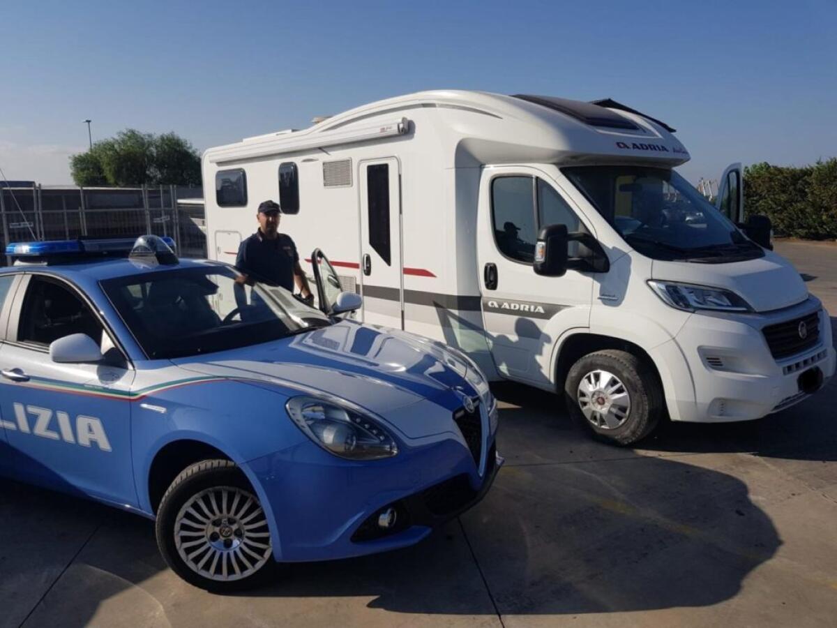 CATANIA, LA POLIZIA RITROVA CAMPER RUBATO A DUE TURISTI BERGAMASCHI ALLA PLAJA - 