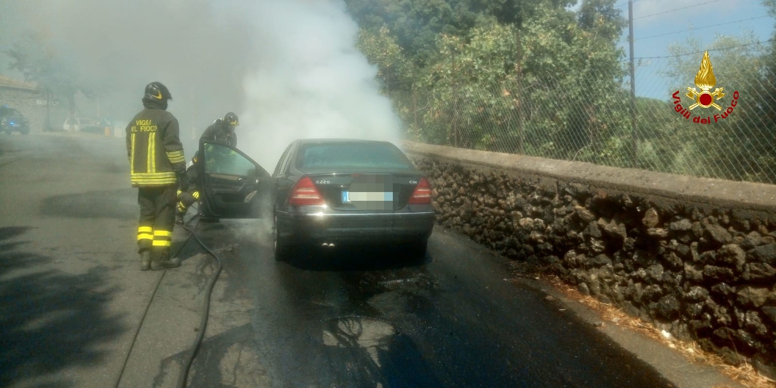 AUTO IN FIAMME IERI POMERIGGIO A RAGALNA