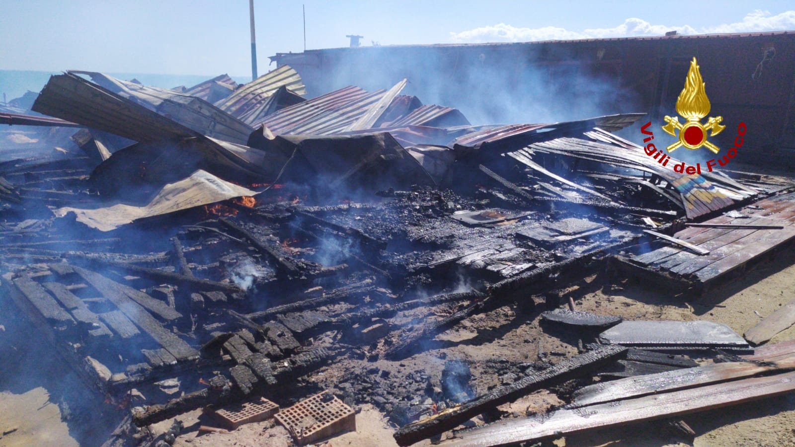 Catania, incendio di cabine all’interno di un Lido a Vaccarizzo