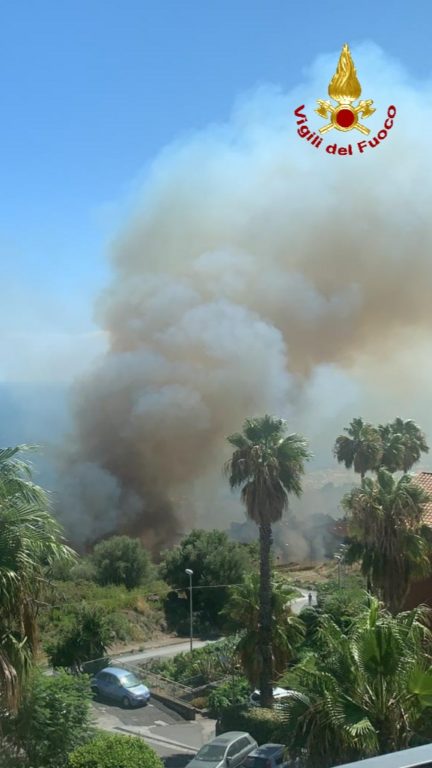 INCENDIO SULLA COLLINA DI VAMPOLIERI