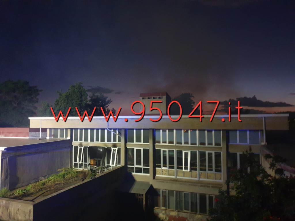 INCENDIO ALLA SCUOLA DON MILANI DI PATERNÒ IERI SERA, PROBABILE INCENDIO DOLOSO