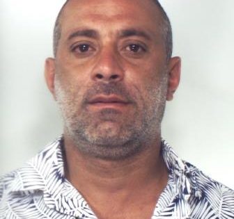 ACIREALE, TENTA IL FURTO DI UN’AUTO SPINGENDOLA CON UN ALTRA VETTURA