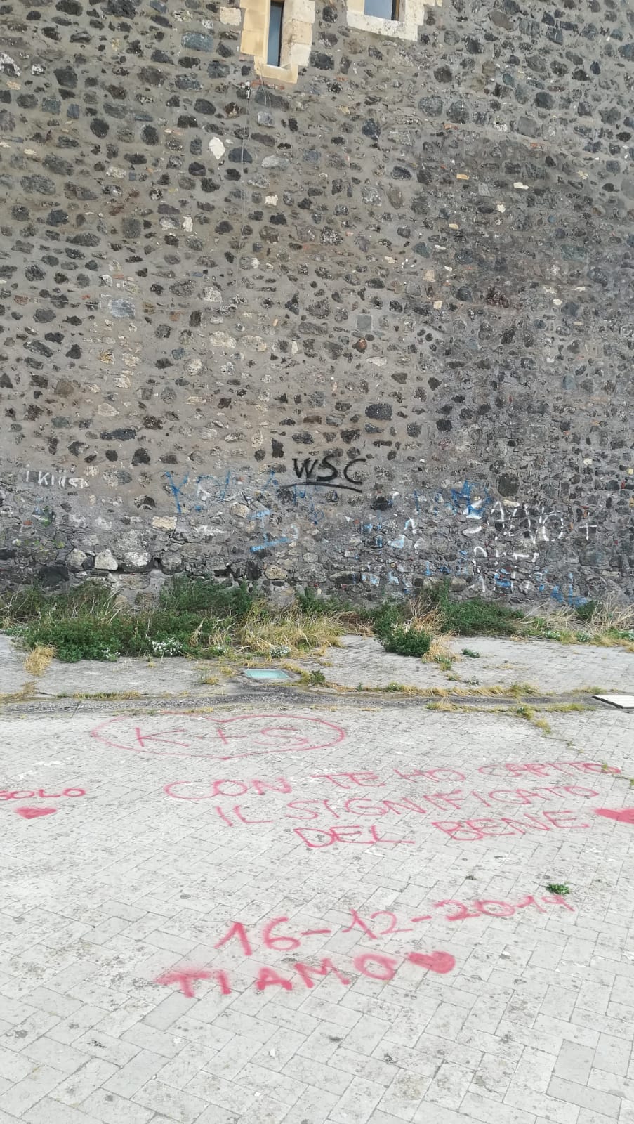 PATERNO'- VANDALO "INNAMORATO" SULLA COLLINA STORICA