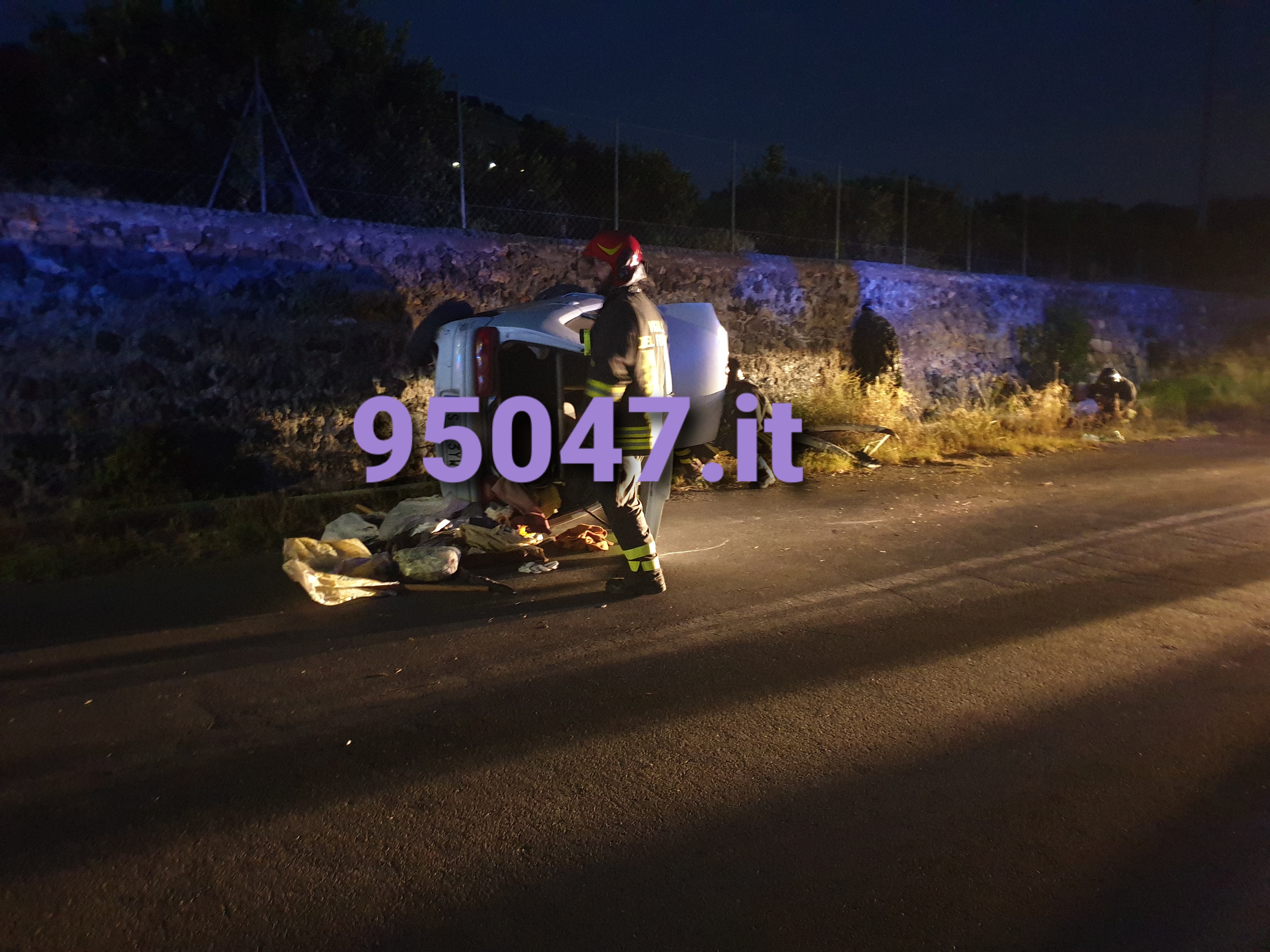 AUTO SI RIBALTA IN CONTRADA GIANFERRANTE, UN FERITO