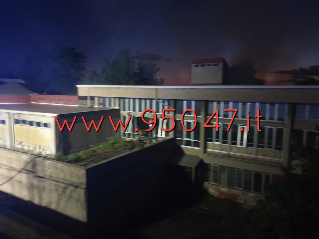 INCENDIO ALLA SCUOLA DON MILANI DI PATERNÒ IERI SERA, PROBABILE INCENDIO DOLOSO