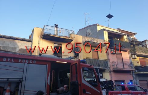 INCENDIO IN UN APPARTAMENTO A PIANO TAVOLA, SETTE INTOSSICATI