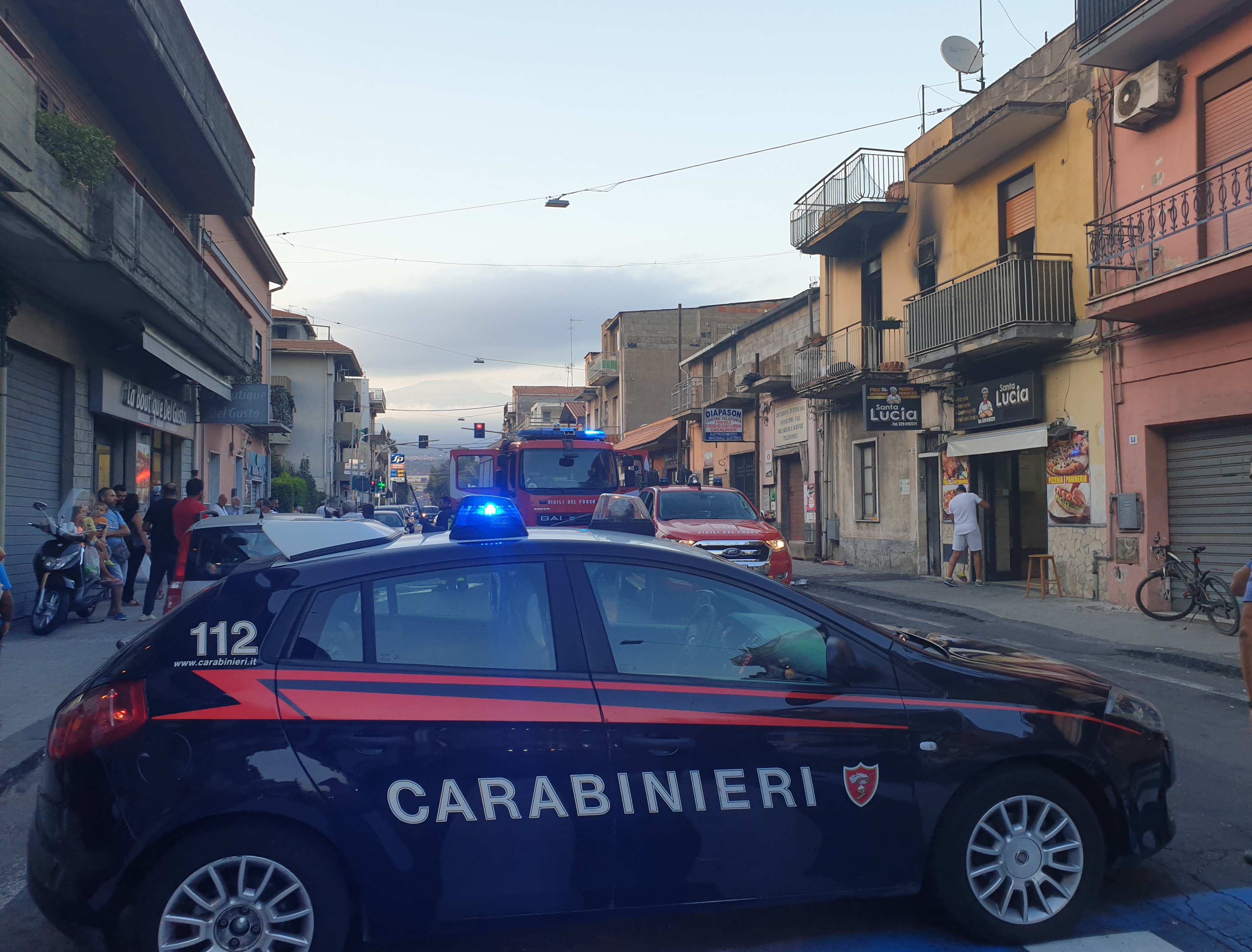 INCENDIO IN CASA A PIANO TAVOLA: 7 INTOSSICATI TRA CUI UNA DONNA INCINTA