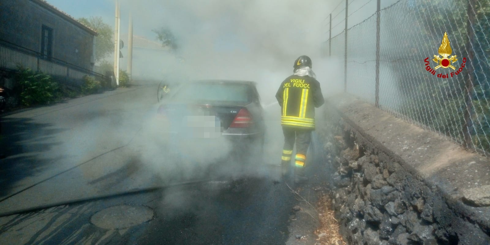 AUTO IN FIAMME IERI POMERIGGIO A RAGALNA