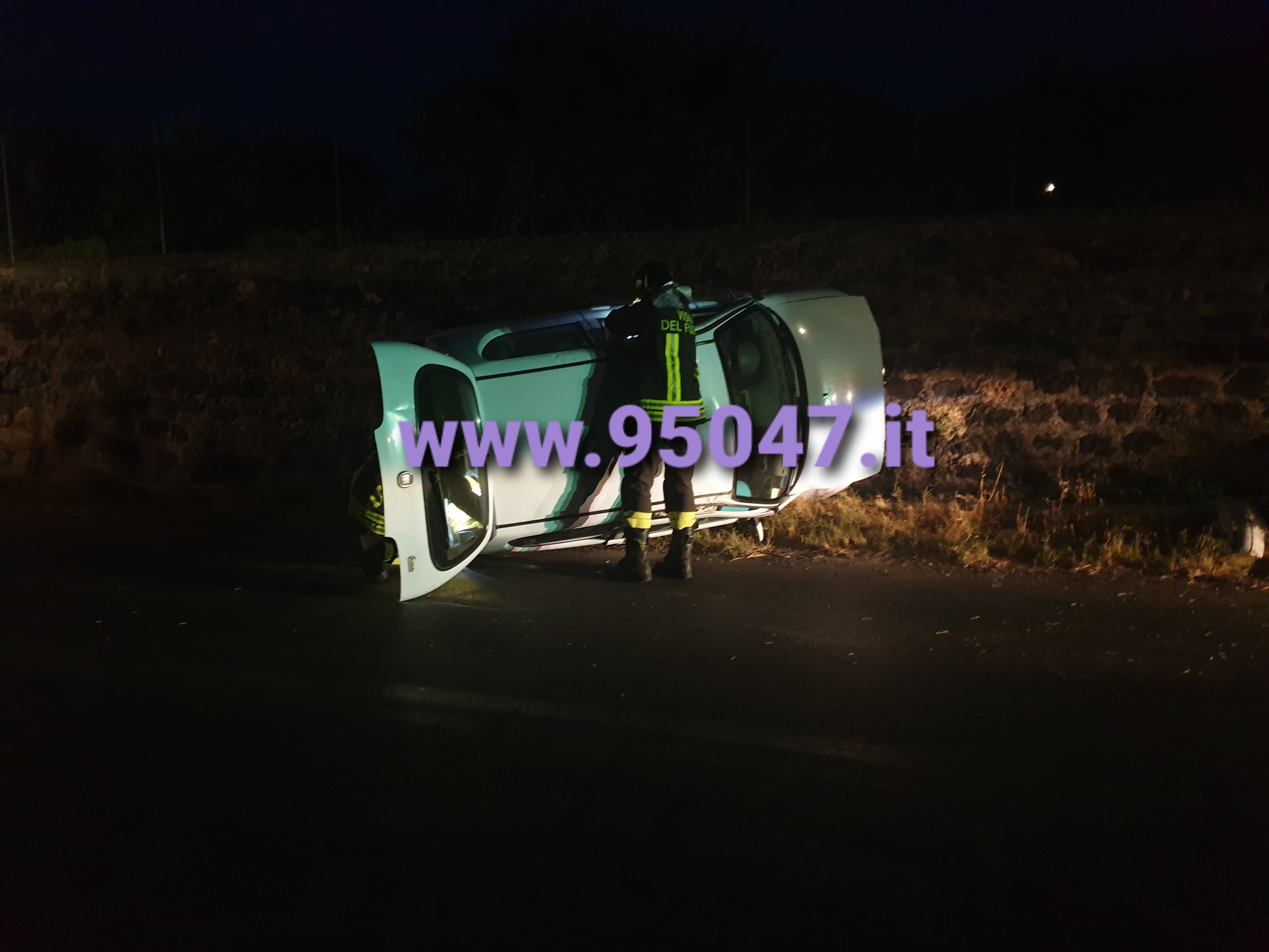 AUTO SI RIBALTA IN CONTRADA GIANFERRANTE, UN FERITO