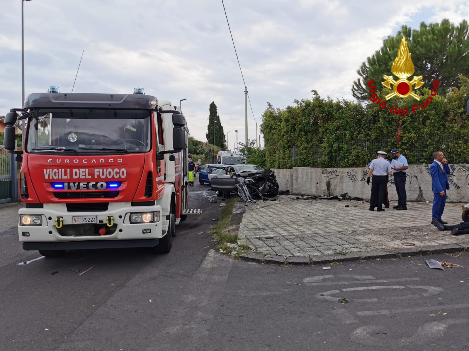 GRAVE INCIDENTE STRADALE A VIAGRANDE, 4 FERITI