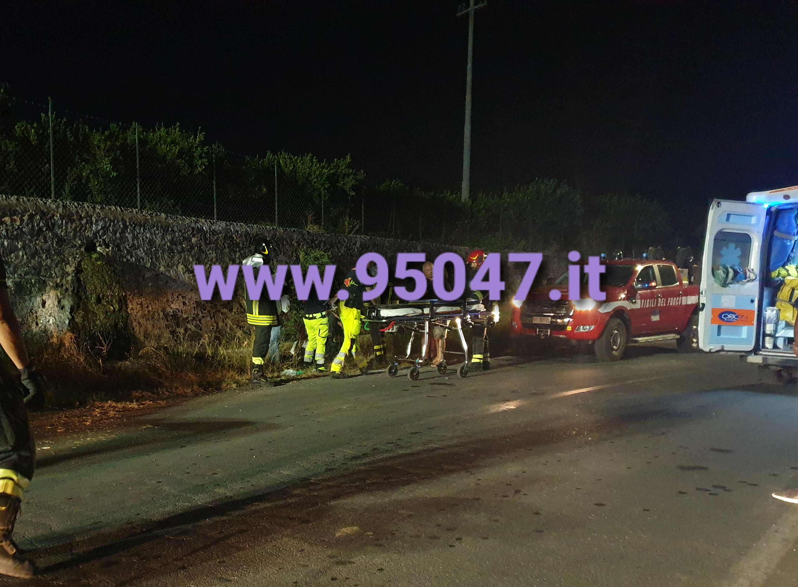 AUTO SI RIBALTA IN CONTRADA GIANFERRANTE, UN FERITO