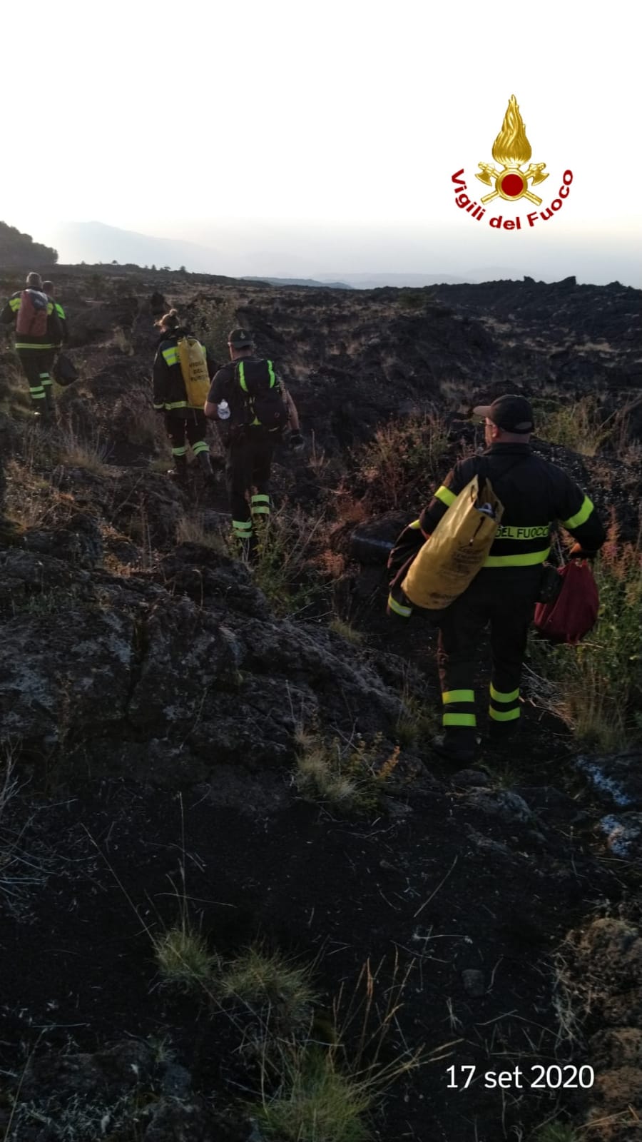 BRONTE: CAPRETTE CADUTE IN UNA VORAGINE SALVATE DAI VIGILI DEL FUOCO