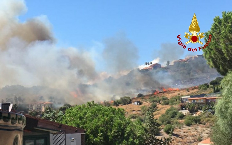 INCENDIO SULLA COLLINA DI VAMPOLIERI