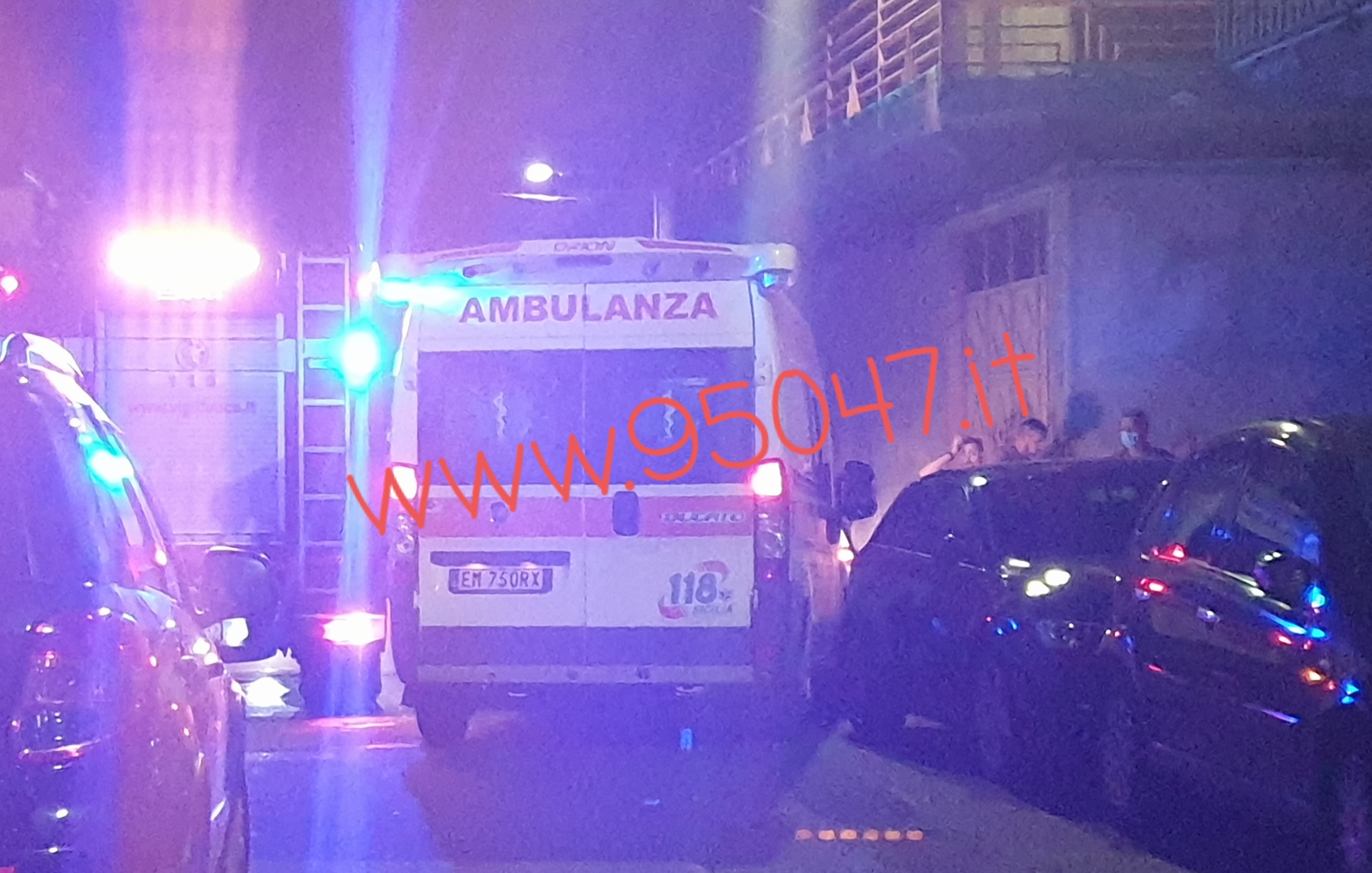 PATERNÒ: FIAMME NEL VANO LAVANDERIA DI UN APPARTAMENTO, INTERVENTO DEI VVF