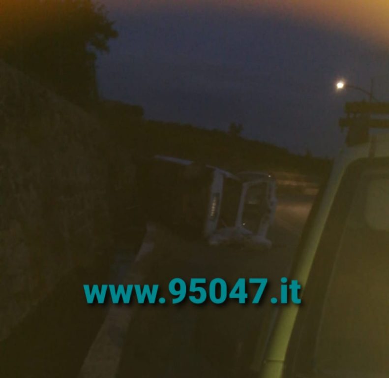AUTO SI RIBALTA IN CONTRADA GIANFERRANTE, UN FERITO
