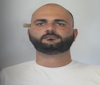 CATANIA:  TENTA DI RAPINARE FARMACIA E INVESTE POLIZIOTTI, ARRESTATO