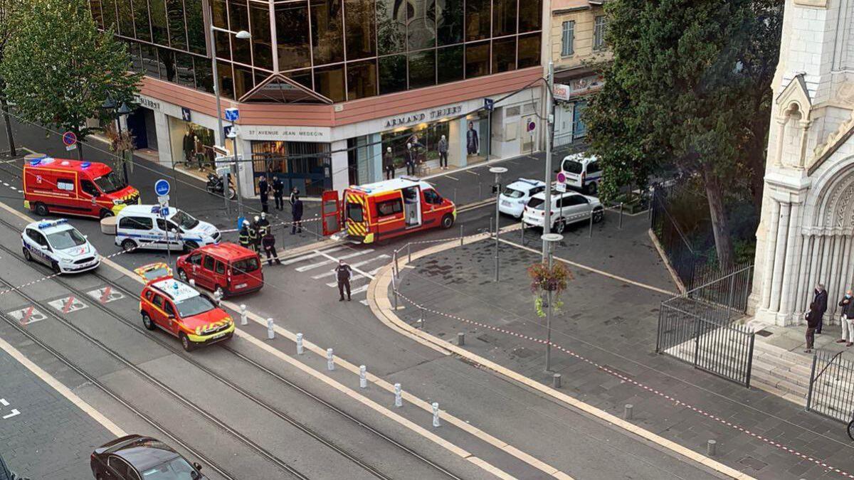 FRANCIA, ATTENTATO TERRORISTICO A NIZZA: TRE MORTI E DIVERSI FERITI - 