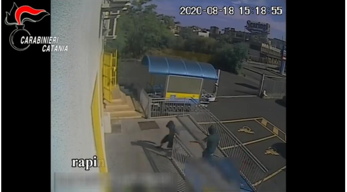 COMMERCIANTE DENUNCIA ESTORSIONI: 18 ARRESTI , COINVOLTI PATERNESI - 