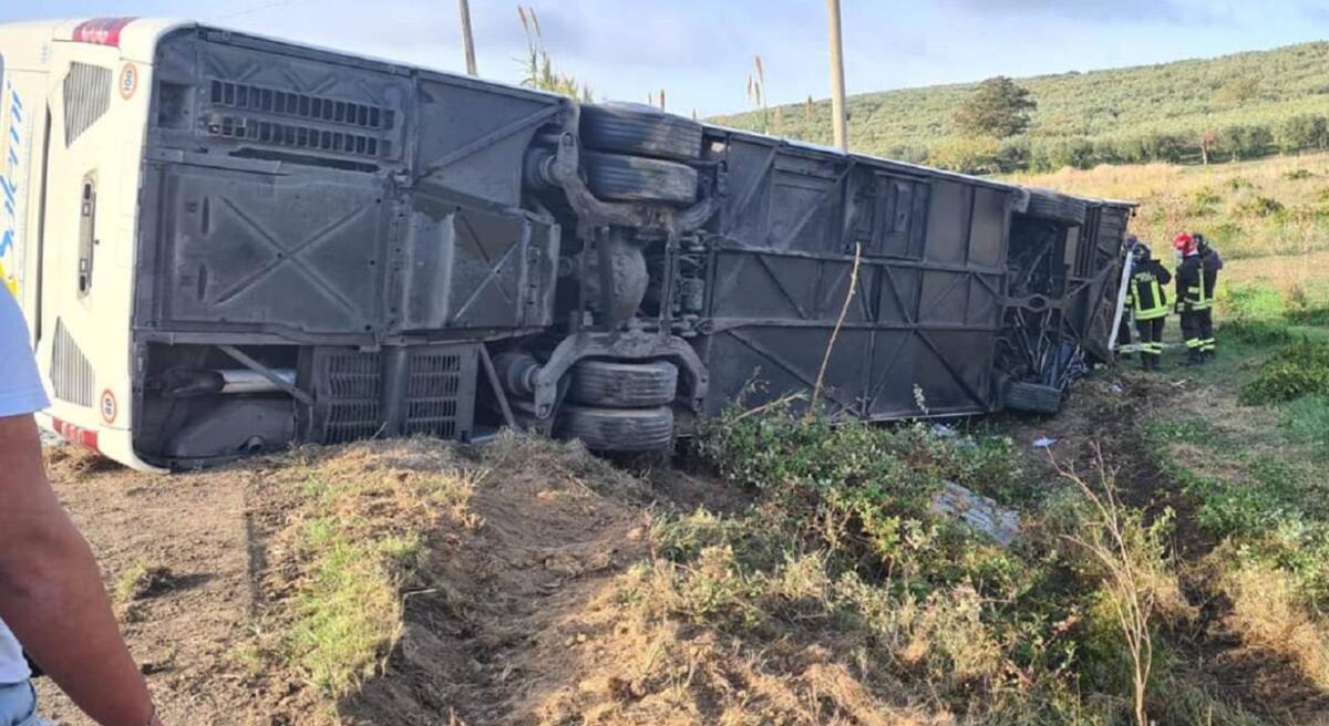 SI RIBALTA PULLMAN A CASTELVETRANO: UN MORTO E DIVERSI FERITI - 