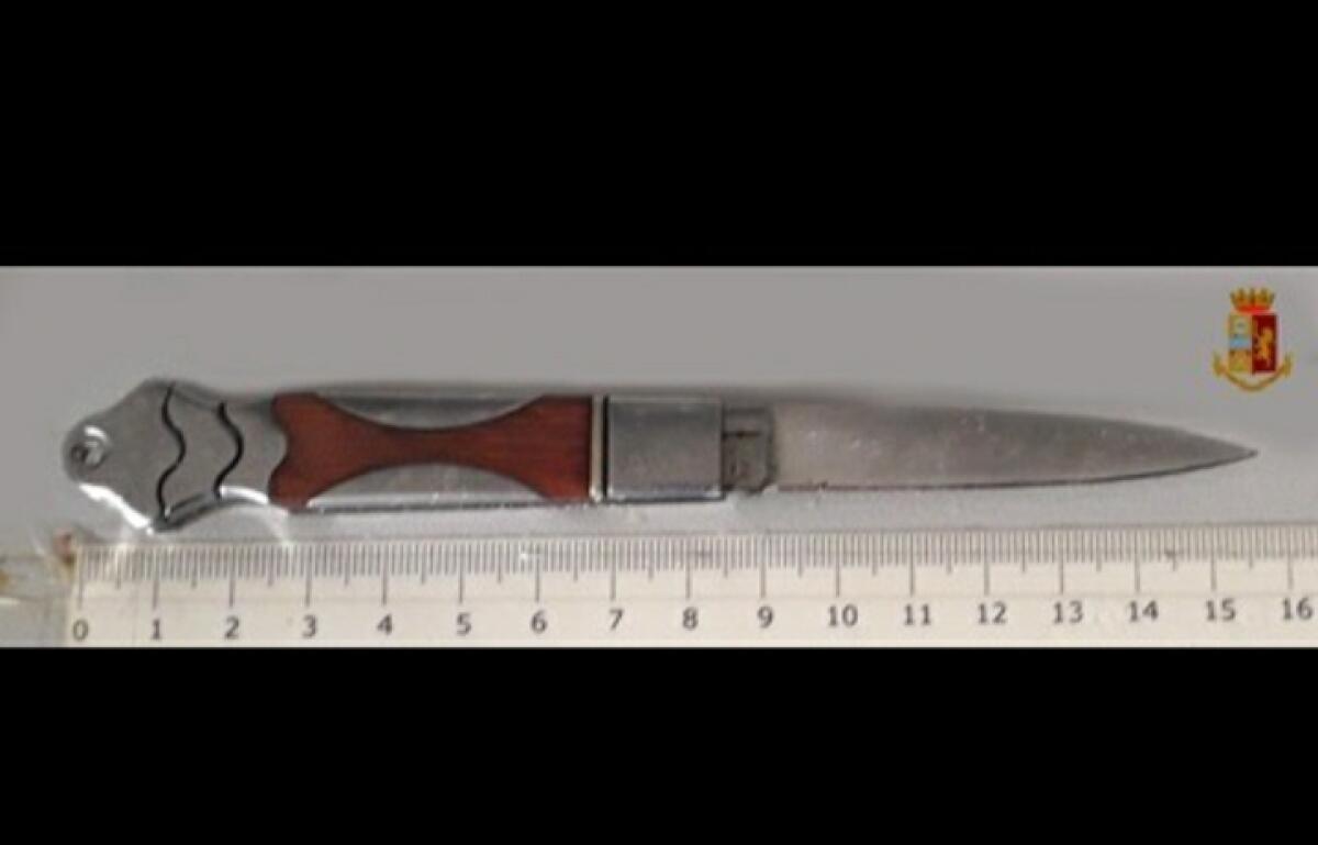 ADRANO: IN AUTO CON UN COLTELLO A SERRAMANICO: DENUNCIATO UN PREGIUDICATO - 