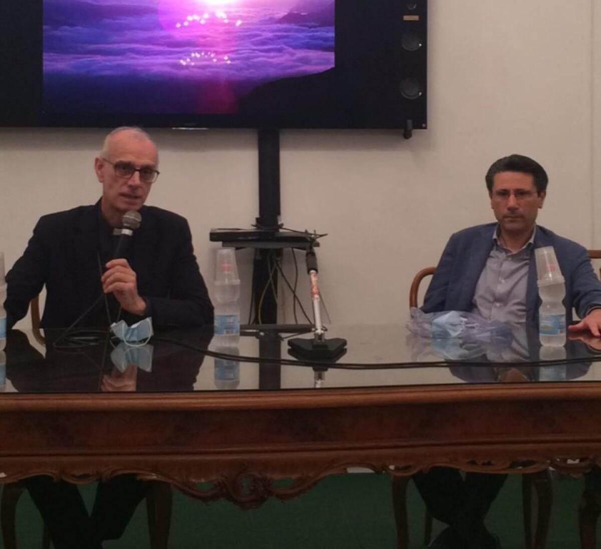 SUCCESSO DI ALTA QUALITÀ PER IL NUOVO EVENTO DI “SINTONIE SIMETINE”. IL VICEPRESIDENTE DELLA CEI ANTONINO RASPANTI E LA RIPARTENZA DEI TERRITORI. - 