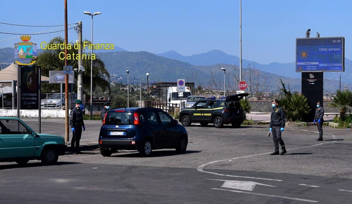 CONTROLLI ANTI-COVID NEL CATANESE: GDF SANZIONA OTTO PERSONE - 