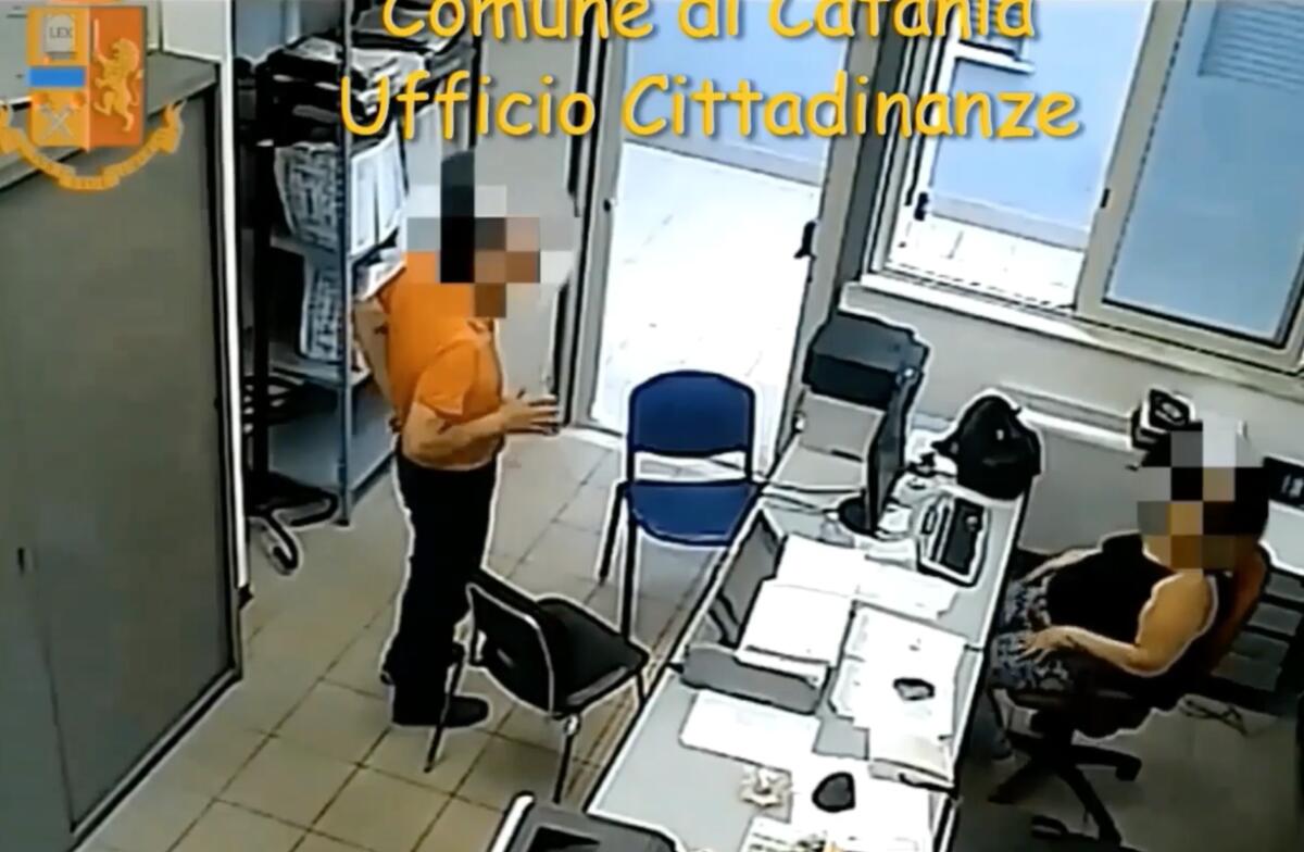 CATANIA. COMPRAVENDITA DELLA CITTADINANZA: DA BRASILIANI A ITALIANI GRAZIE AI FAVORI DI DIPENDENTI COMUNALI - 