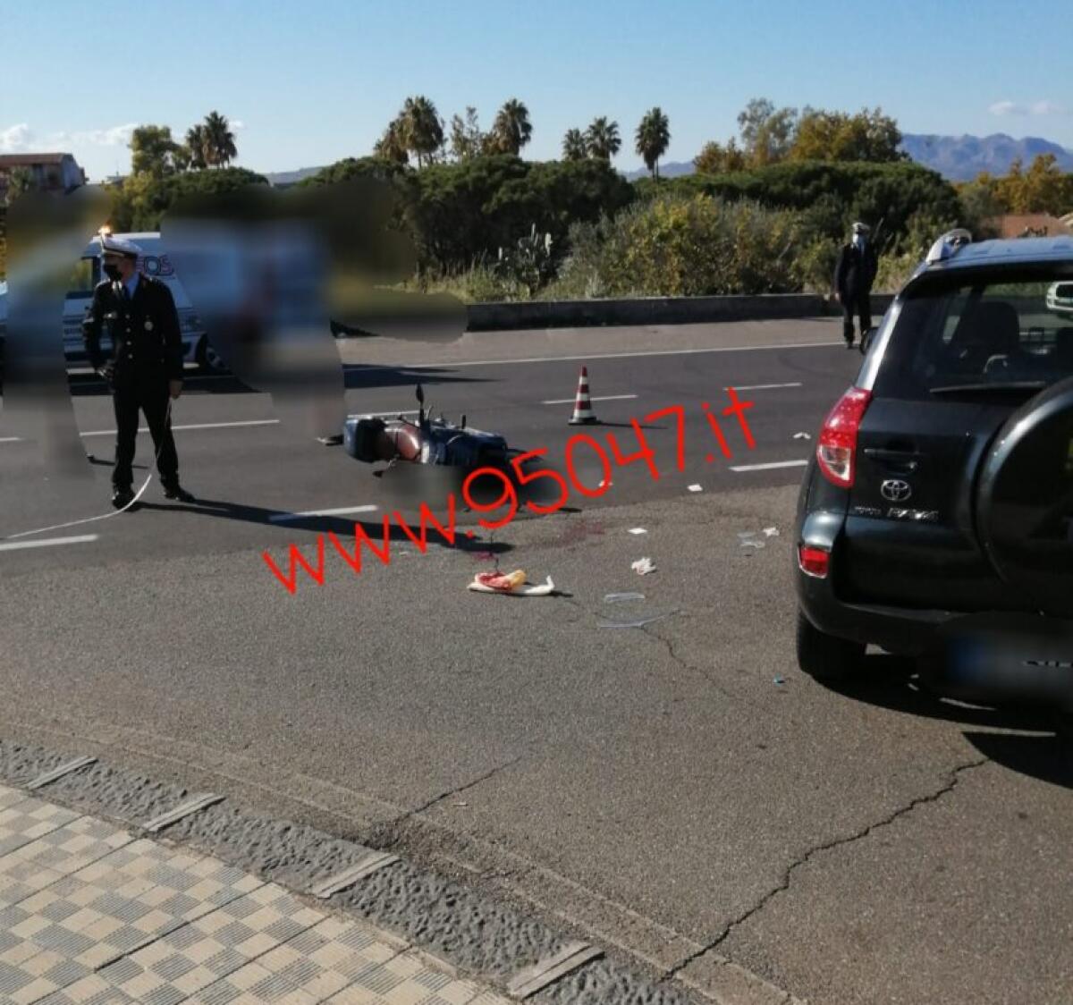 SCONTRO AUTO MOTO IN VIA NAZARIO SAURO, FERITO 23 ENNE - 