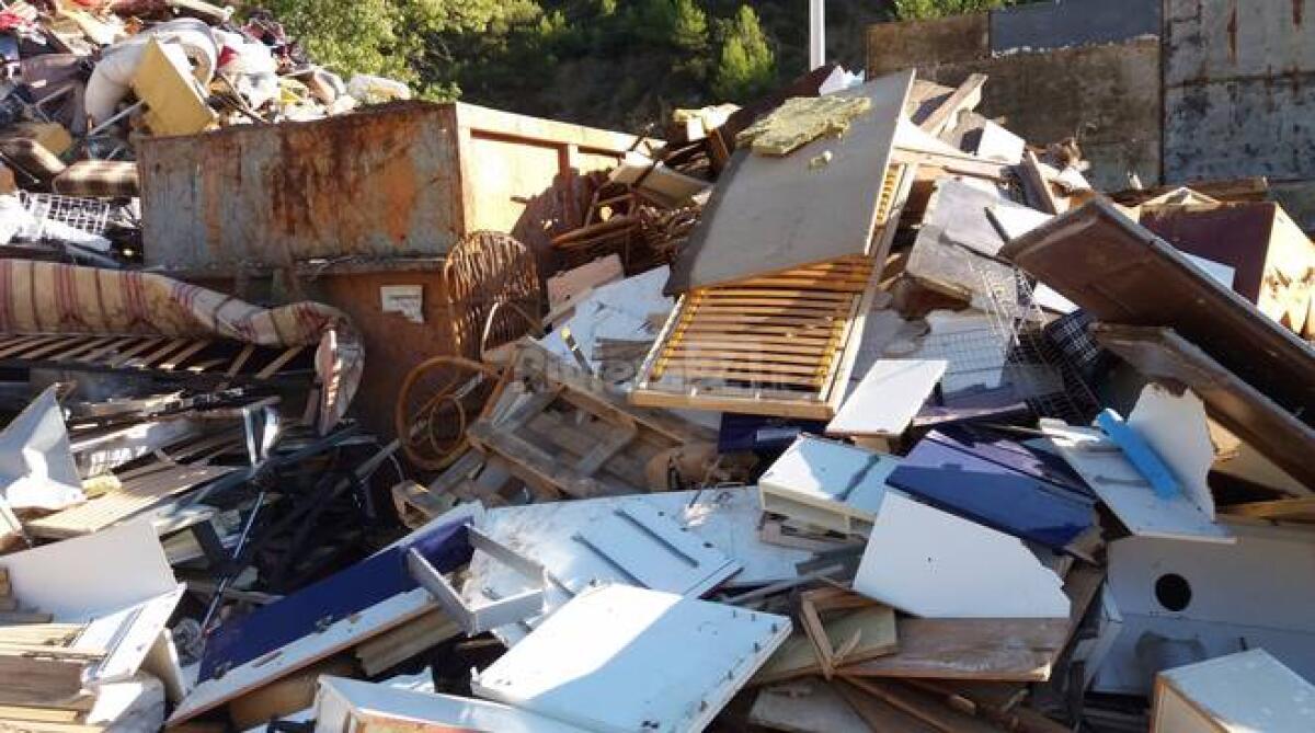 L'IMPIANTO È PIENO: STOP RITIRO DEI RIFIUTI INGOMBRANTI E DEI MATERASSI A PATERNO' - 