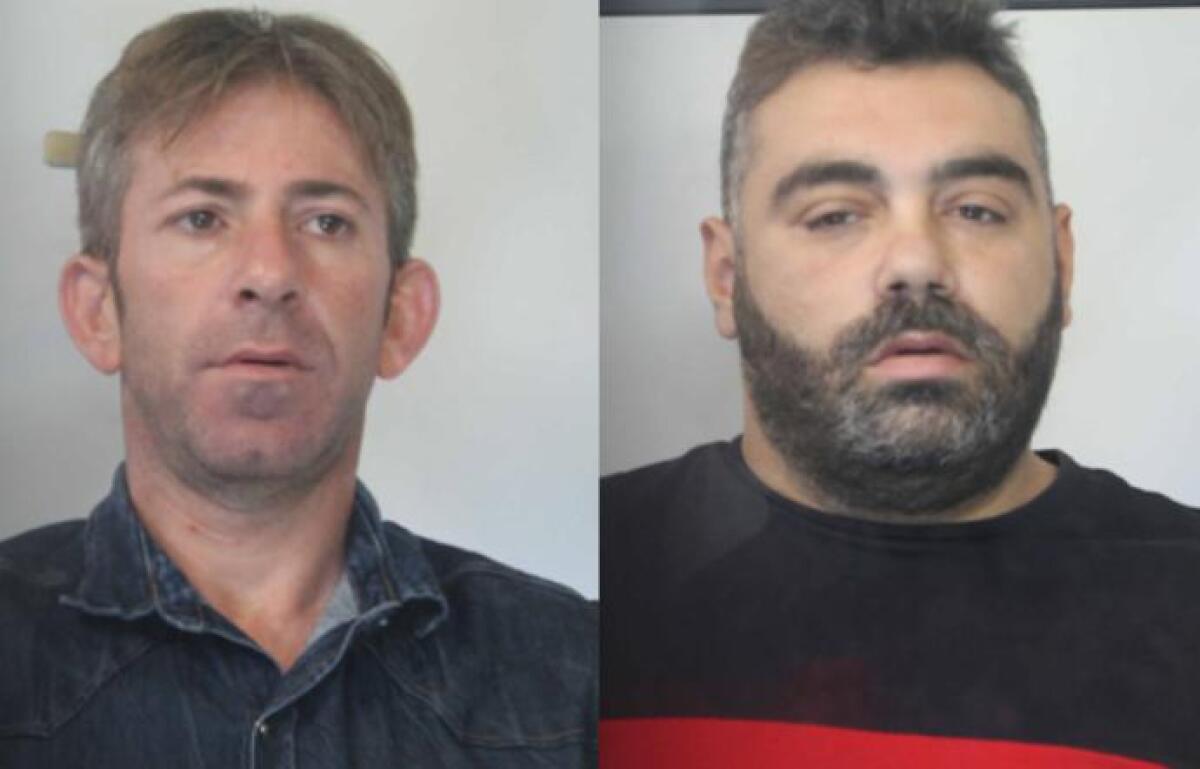 ARMATO DI COLTELLO MINACCIA E DERUBA UN PASSANTE, POI FUGGE AIUTATO DA UN COMPLICE: ARRESTATI - 