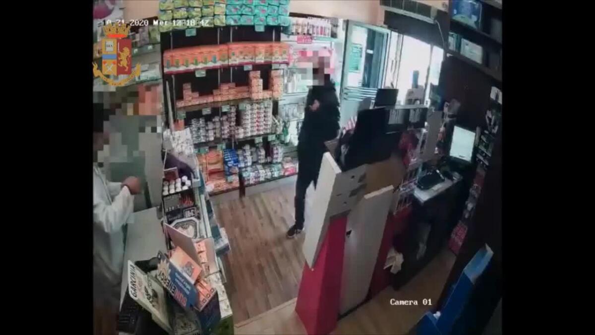 RAPINA A MANO ARMATA IN UNA FARMACIA DELL’HINTERLAND: ARRESTATO MISTERBIANCHESE - 