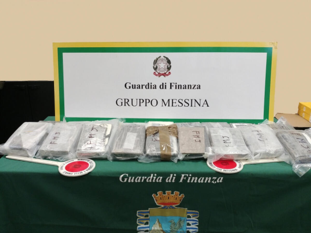 MESSINA: MAXI SEQUESTRO DI DROGA AL PORTO, 20 KG DI COCAINA PURISSIMA NASCOSTI NEL DOPPIOFONDO DI UN’AUTO - 