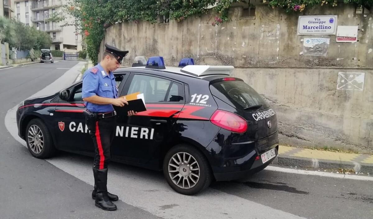 CATANIA. DISTRUGGE CASA DINANZI I FIGLI MINORI PERCHÉ GELOSO DELLA MOGLIE - 