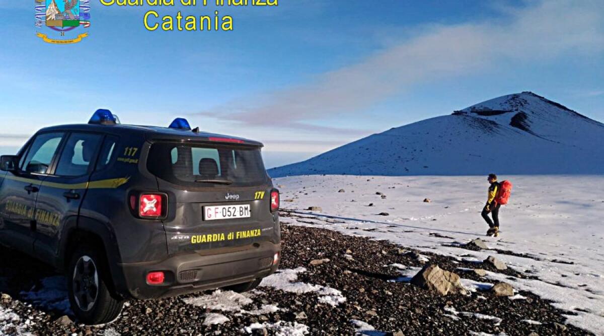 CATANIA. IL SOCCORSO ALPINO DELLA GUARDIA DI FINANZA DENUNCIA 13 GUIDE VULCANOLOGICHE ED 1 GUIDA ALPINA: AVREBBERO MESSO A REPENTAGLIO L’INCOLUMITÀ DEGLI ESCURSIONISTI ALL’ETNA - 