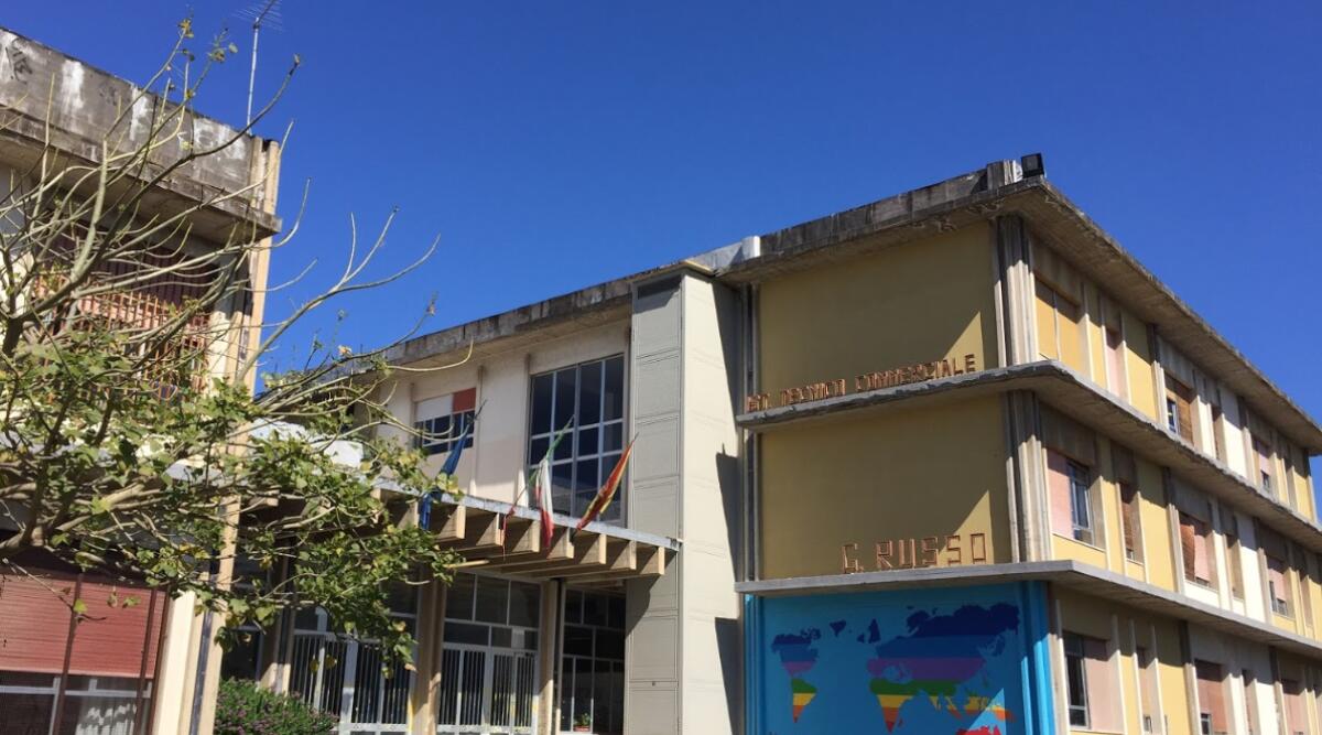 PATERNÒ: STUDENTE POSITIVO ALL'ISTITUTO G.RUSSO,  ATTIVATI TUTTI I PROTOCOLLI DI SICUREZZA - 