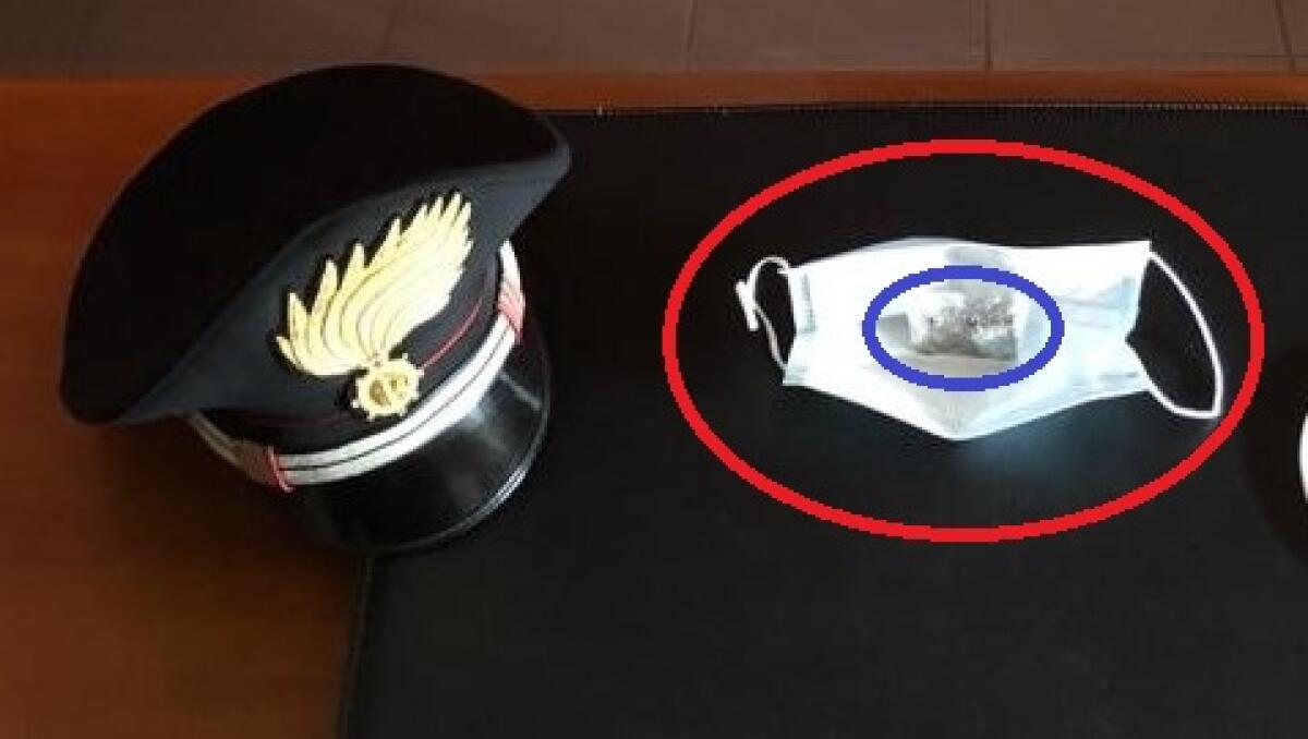 RIPOSTO. NASCONDEVA L’EROINA SOTTO LA MASCHERINA CHIRURGICA: ARRESTATO - 