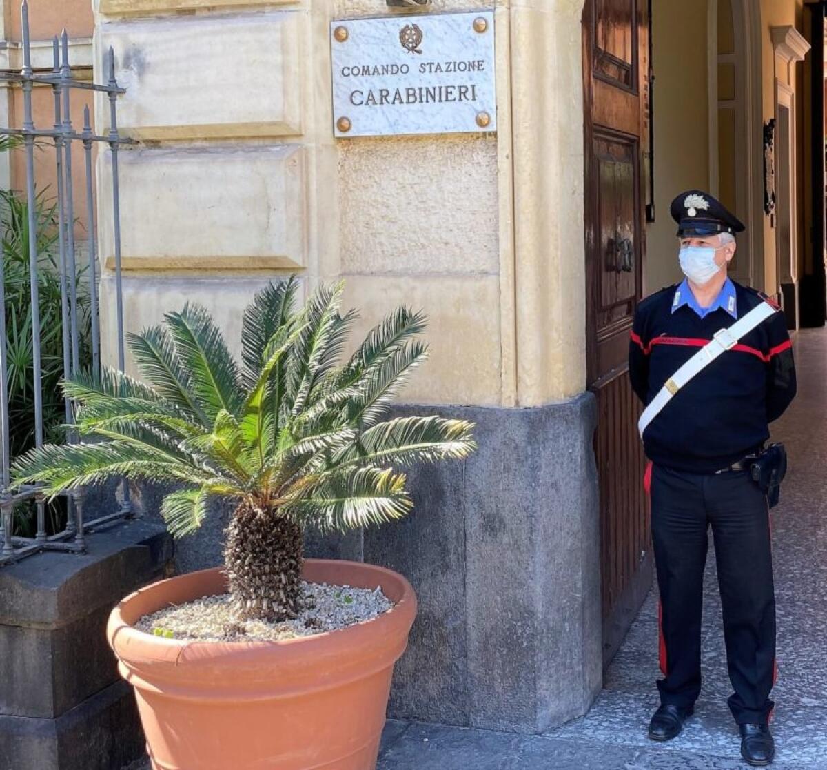 CATANIA,  «NON SOPPORTO MIA MADRE, ARRESTATEMI» FUGGE DAI DOMICILIARI E VA DAI CARABINIERI - 