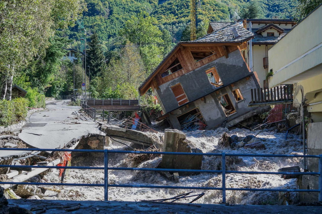 MALTEMPO: IL NORD OVEST È IN GINOCCHIO. ALMENO DUE LE VITTIME E 22 I DISPERSI